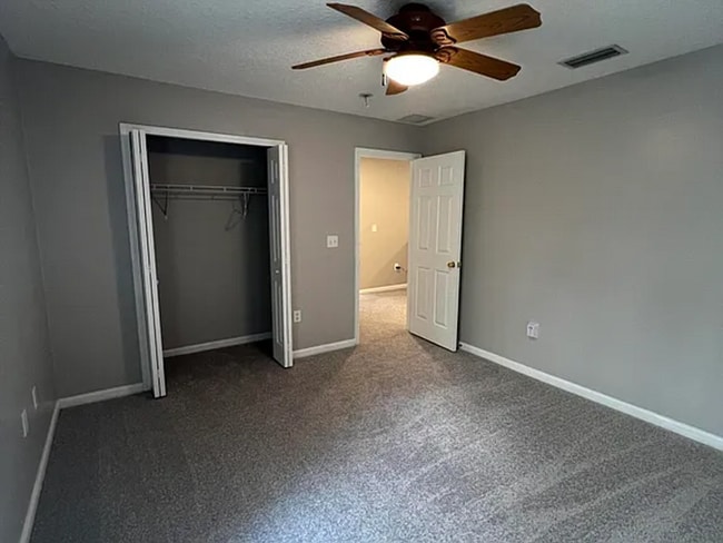 Building Photo - 6 Bedrooms 4 Bathroom 1672 Hammock Grove Lane