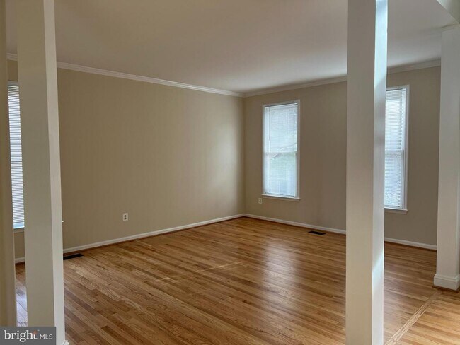 Building Photo - 9425 Spruce Tree Cir