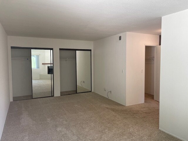 Building Photo - "Charming 3-Bed, 3-Bath Townhouse with Guest Suite & Fireplace in Carlsbad Oasis!"