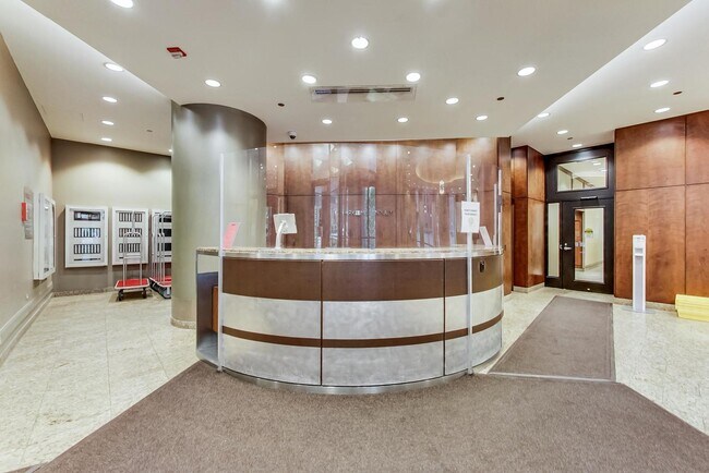 Building Photo - 222 N Columbus Dr