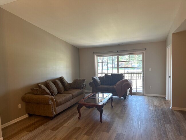 Building Photo - 531 Cambridge Ct