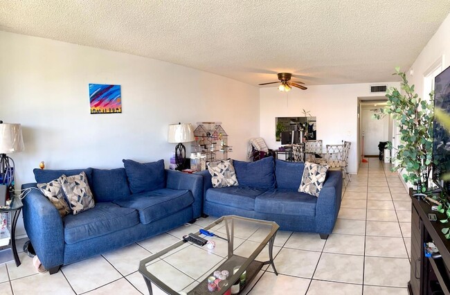 Building Photo - 9440 Poinciana Pl