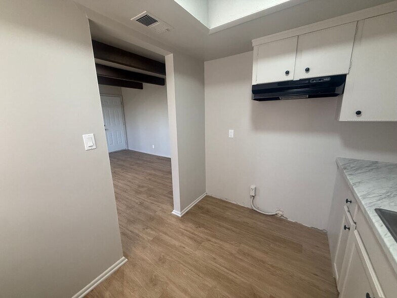 Building Photo - 8144 Troost Ave