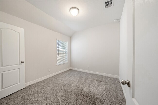 Building Photo - 22642 Rosebush Hl Rd