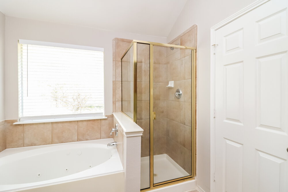 Building Photo - 4600 Summer Oaks Ln