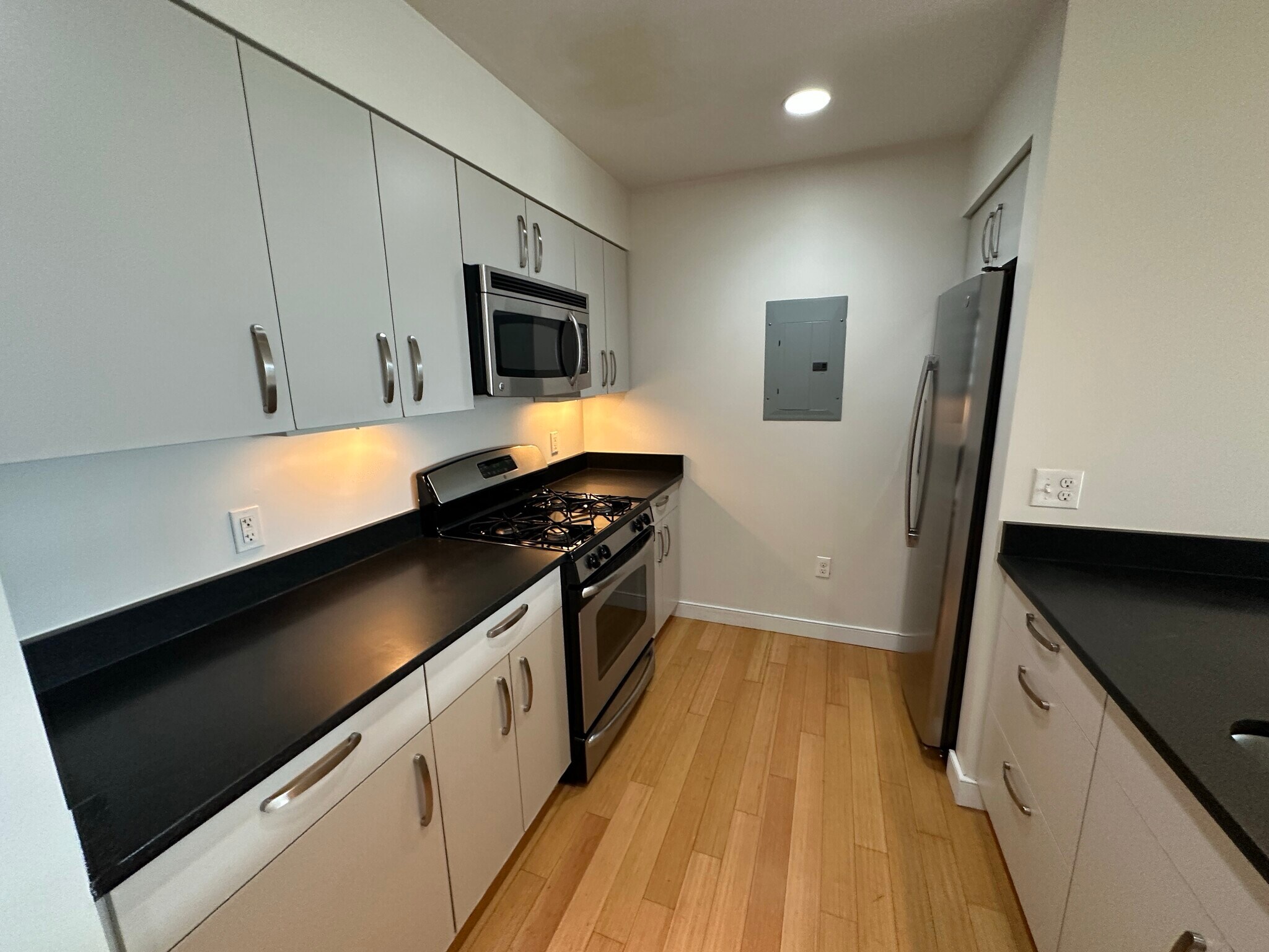 Building Photo - 108 E Brookline St