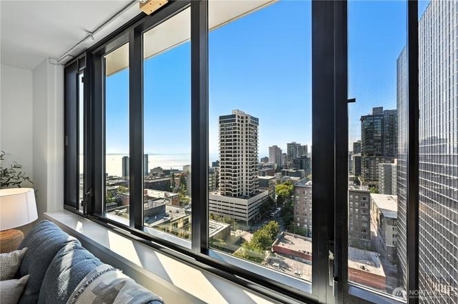 Building Photo - 2101 3rd Ave