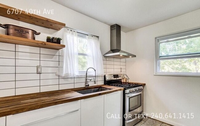 Building Photo - 6707 40th Ave