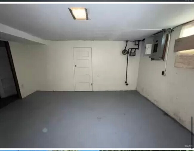 Extra room in basement - 8820 N Broadway