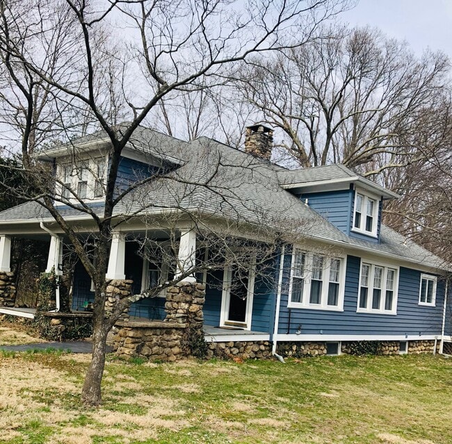 Building Photo - 839 Grassy Hill Rd