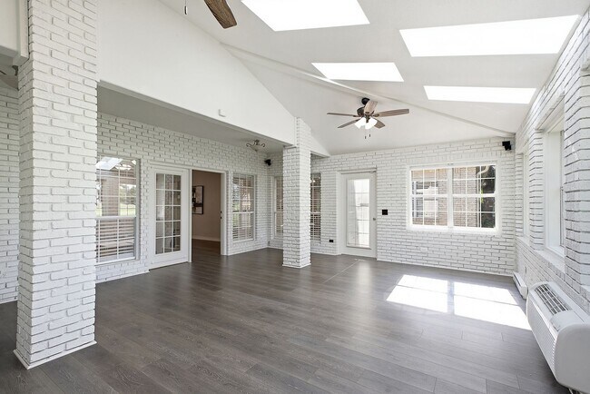 Building Photo - 408 W Fairway Ct