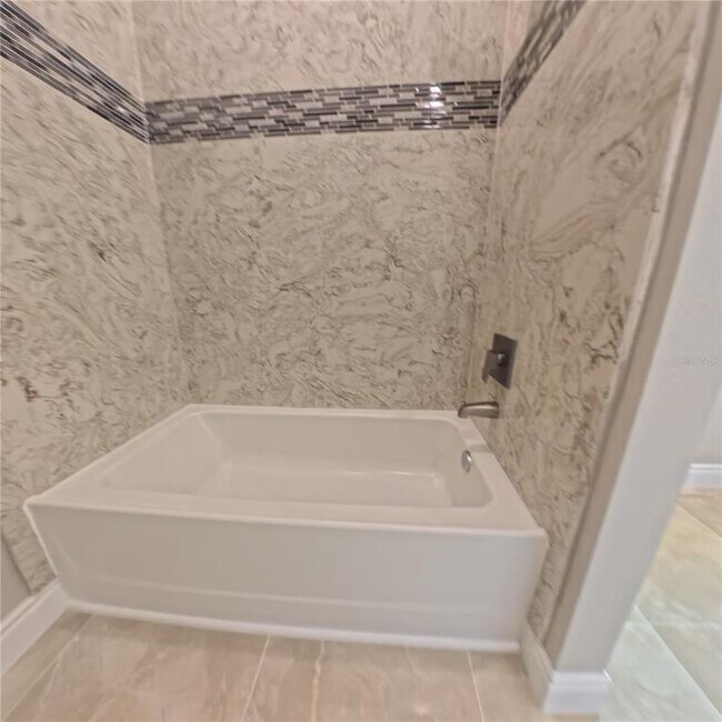 Building Photo - 1835 Brentwood Ct