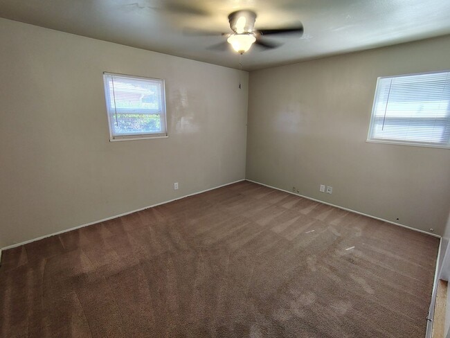 Building Photo - 1538 Maplewood Dr