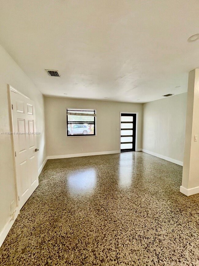 Building Photo - 200 Frow Ave