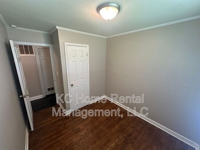 Building Photo - 10905 E 47th St