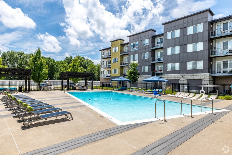 Primary Photo - Residences at 62W