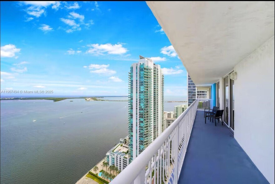 Building Photo - 1200 Brickell Bay Dr