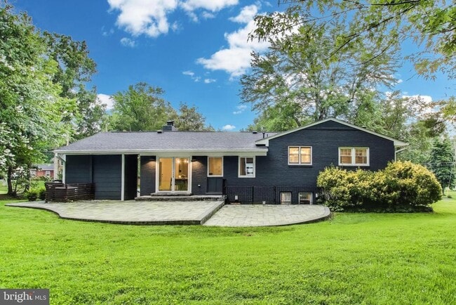 Building Photo - 4422 Neptune Dr