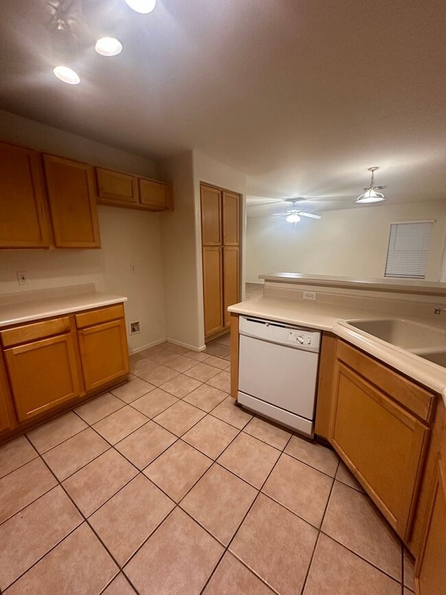 Building Photo - GREAT 4 BEDROOM 2 BATH HOME
