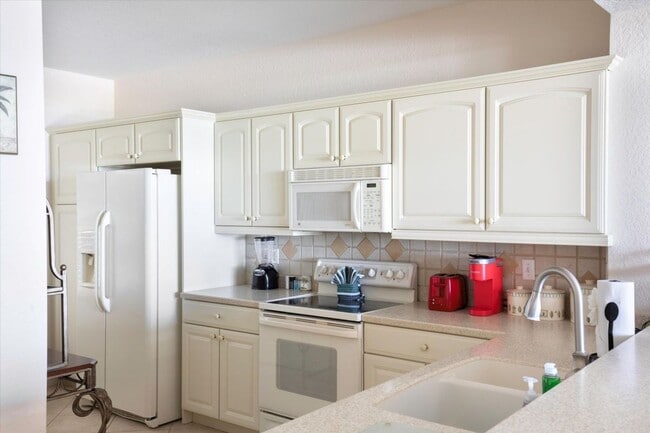 Building Photo - Seasonal Waterfront Living | Available April 15 – October 31