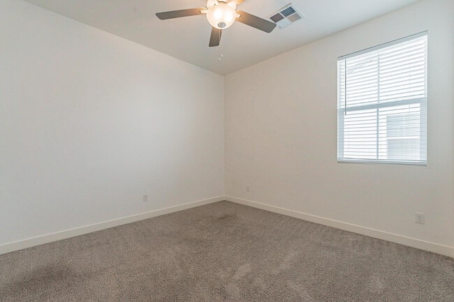 Building Photo - 5538 S Dillon