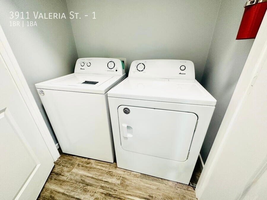 Building Photo - 3911 Valeria St