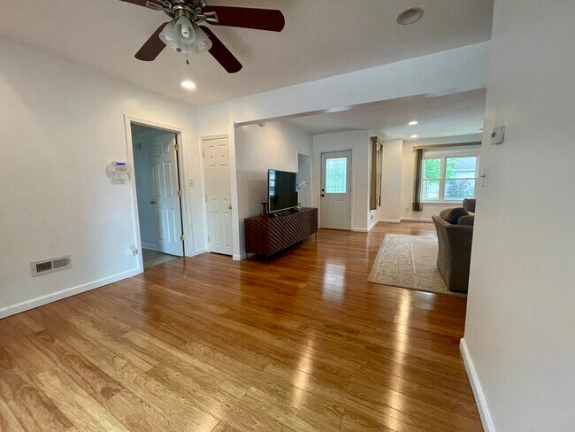 Building Photo - 39 Mabel St