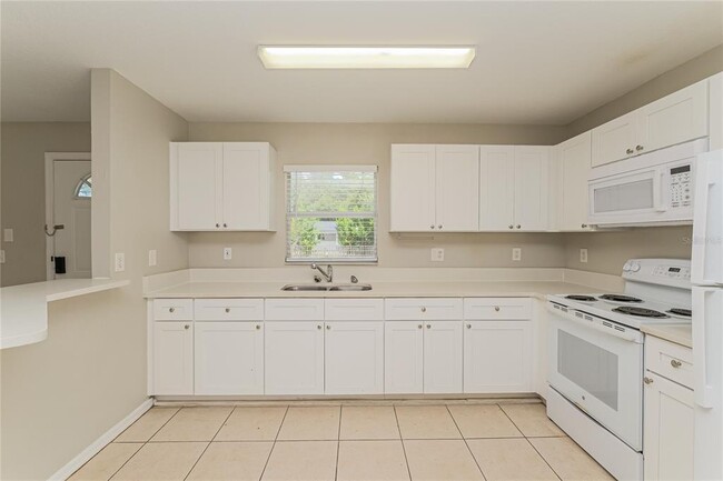 Building Photo - 2627 E Chelsea St