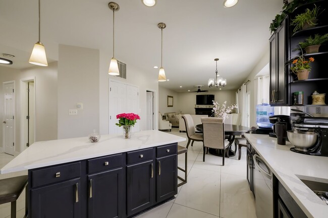 Building Photo - Luxurious Single Family Home in Emerald Farm