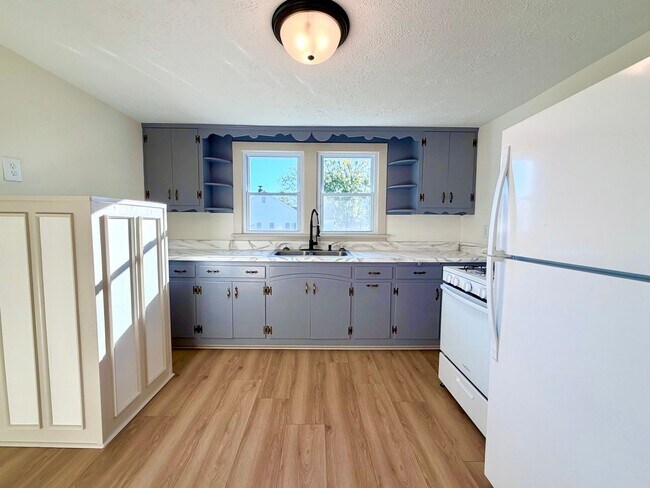 Building Photo - 211 Sanderson Dr