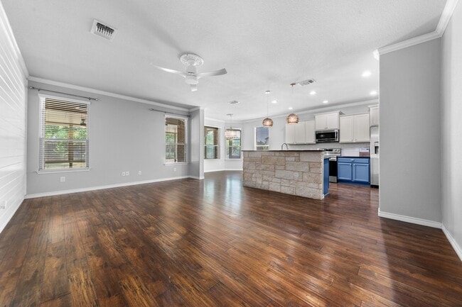 Building Photo - 5705 Fenton Ln