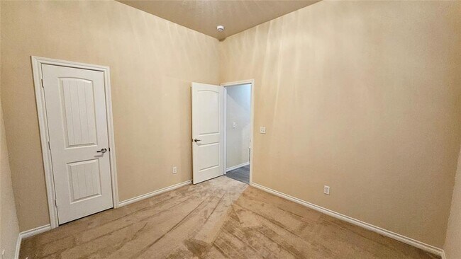 Building Photo - 1824 Woody Ln