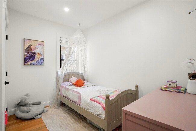 Building Photo - 4 Fairlee St