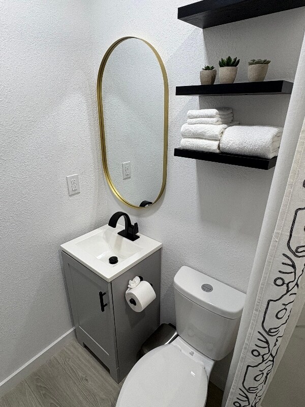 Building Photo - 804 Royal Palm Dr