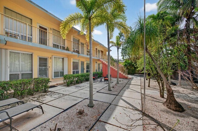 Building Photo - 2624 NE 30th Pl