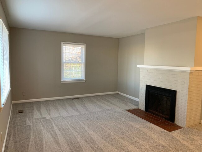 Building Photo - Four Seasons Area, 3 Bedrooms Plus Office, Fire Place, Convenient to Mall & Interstates.