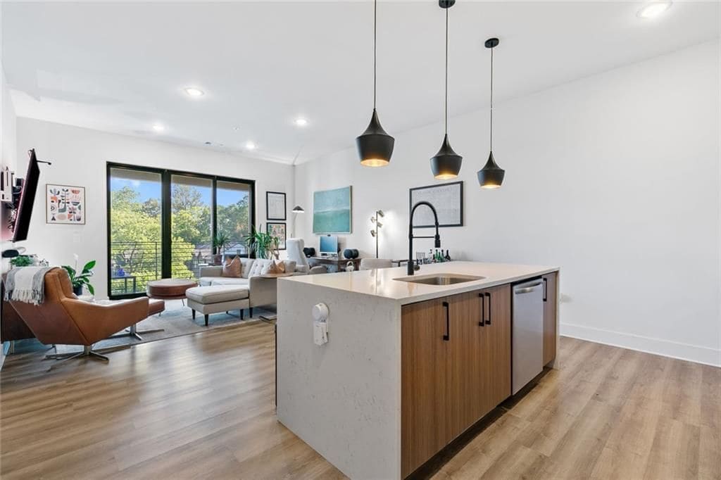 Building Photo - 112 Rogers St SE