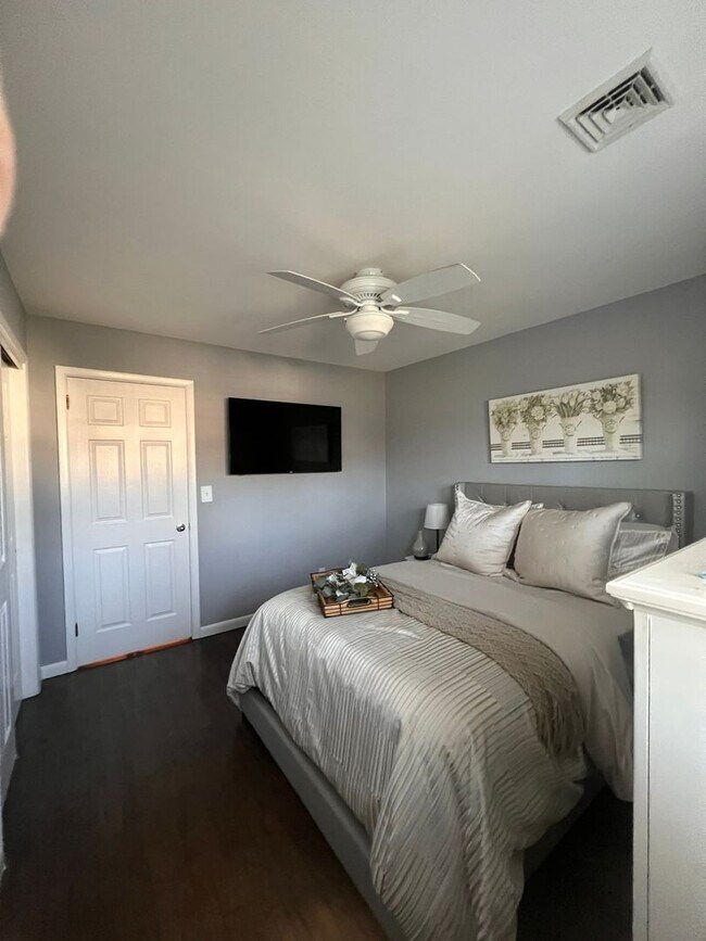 Building Photo - 724 Anna Pl