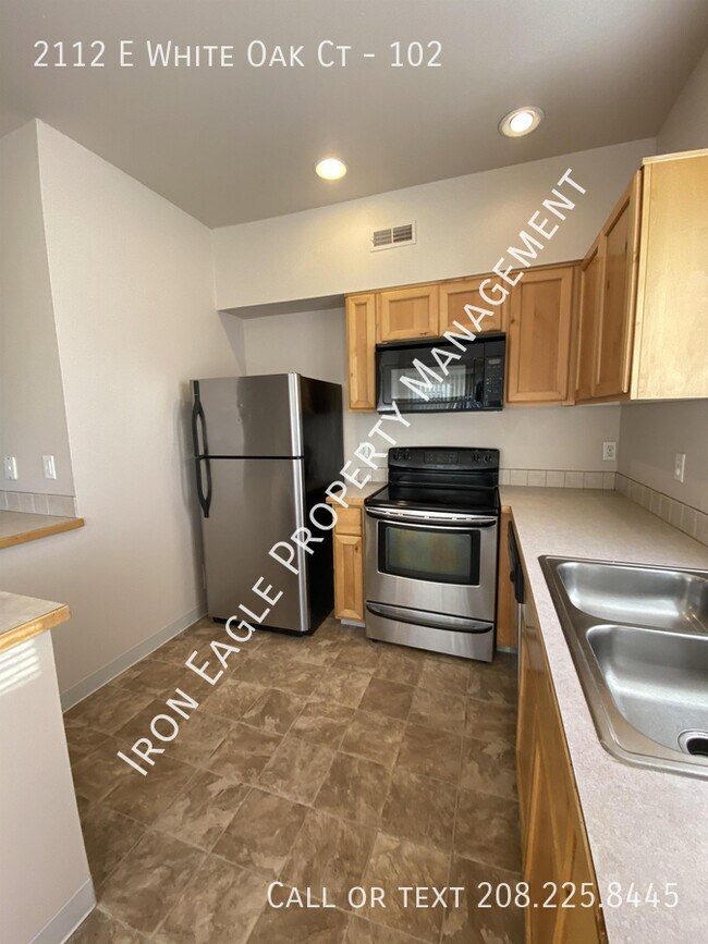 Primary Photo - 2112 E White Oak Ct