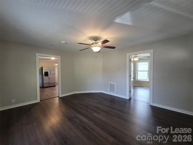 Building Photo - 337 Fox St SW