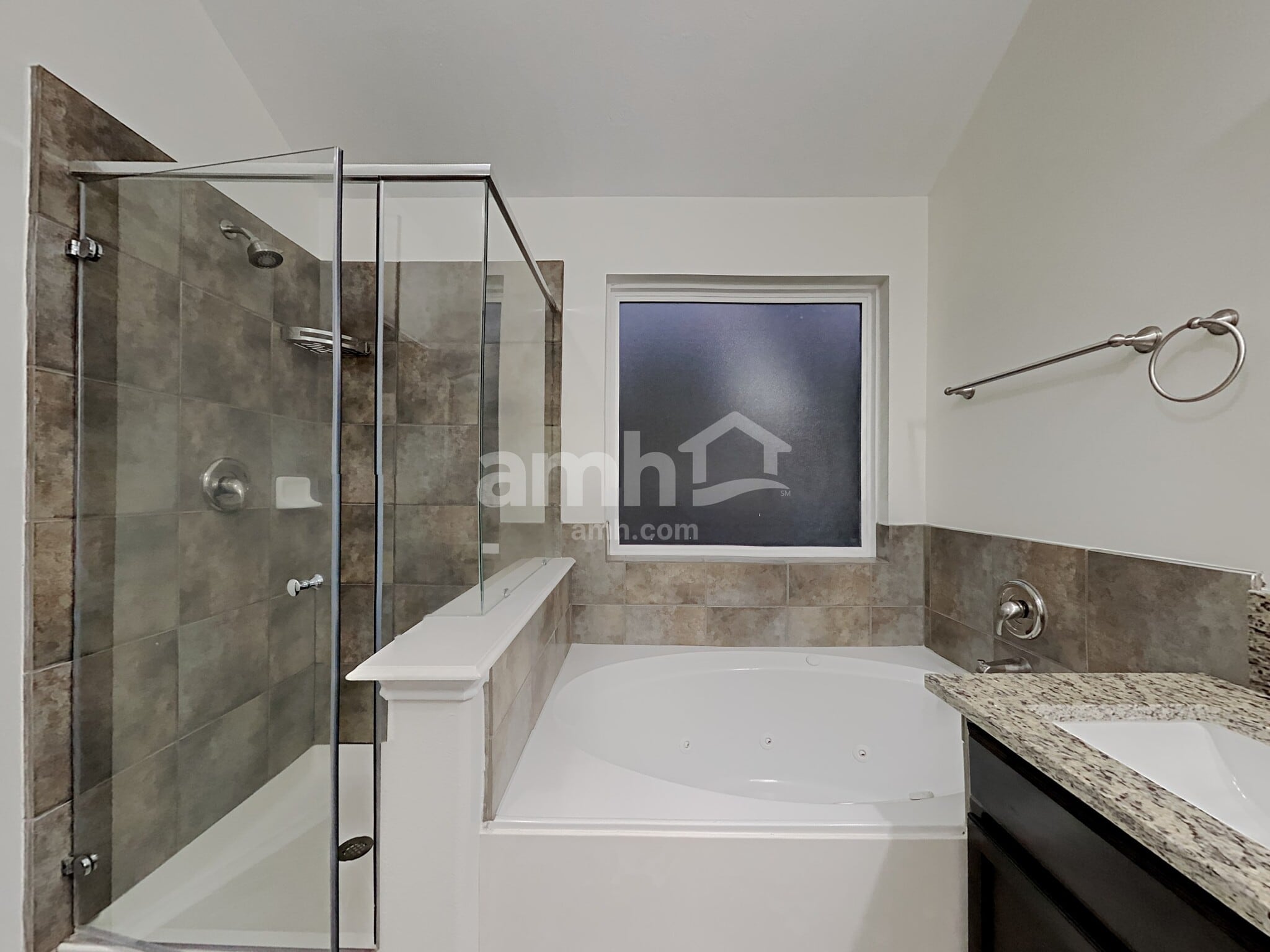 Building Photo - 2550 Riverway Dr