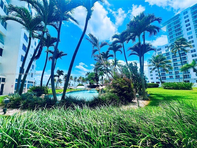 Building Photo - 5005 Collins Ave