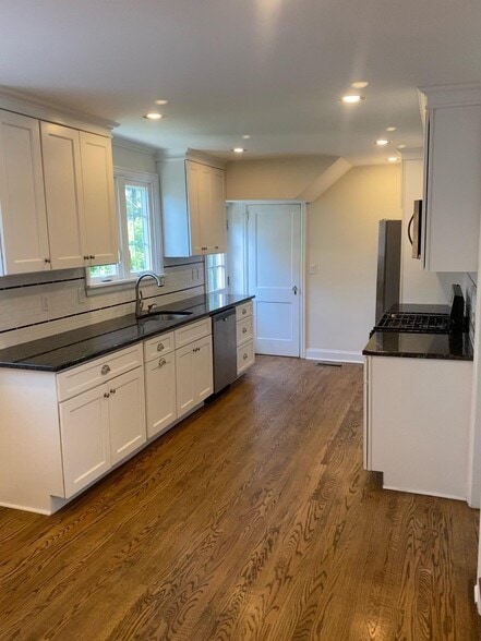 Renovated Kitchen - 1404 Greywall Ln