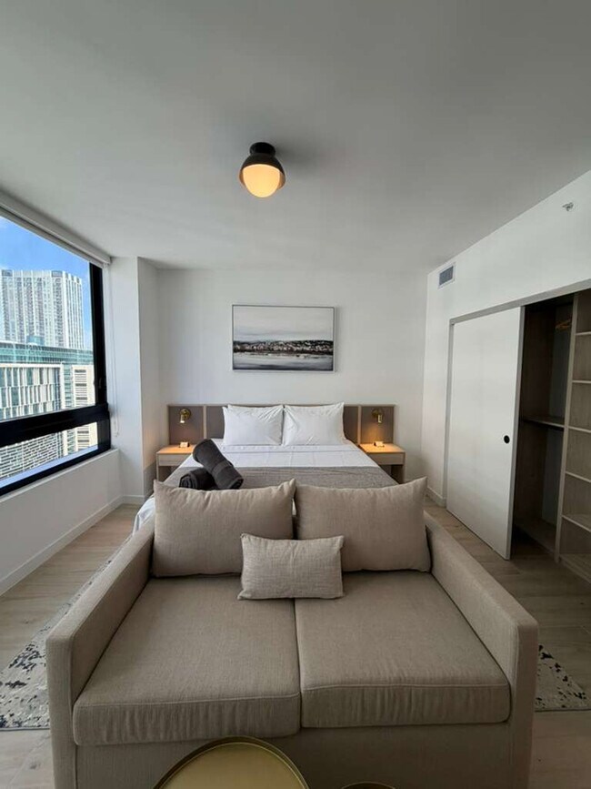 Building Photo - 225 N Miami Ave