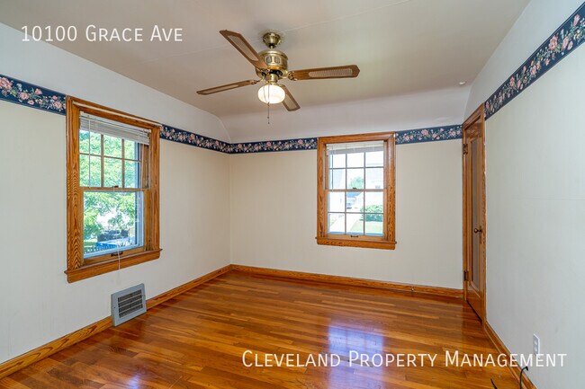 Building Photo - Solid Garfield Hts Colonial