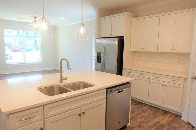 Building Photo - 160 Xander Dr