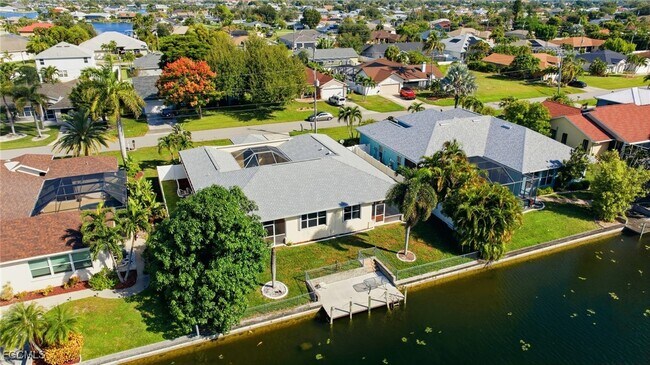 Building Photo - 1012 SE 5th Terrace