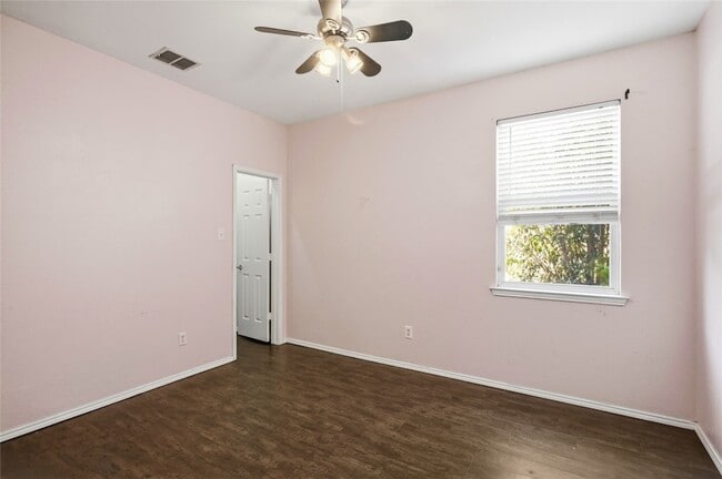 Building Photo - 2305 Orchid Dr