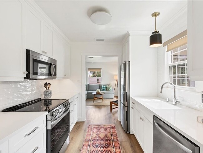 Building Photo - 2082 Webber St