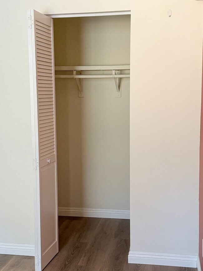 Building Photo - Beautifully Updated 3 Bed, 2 Bath Home in West Vista